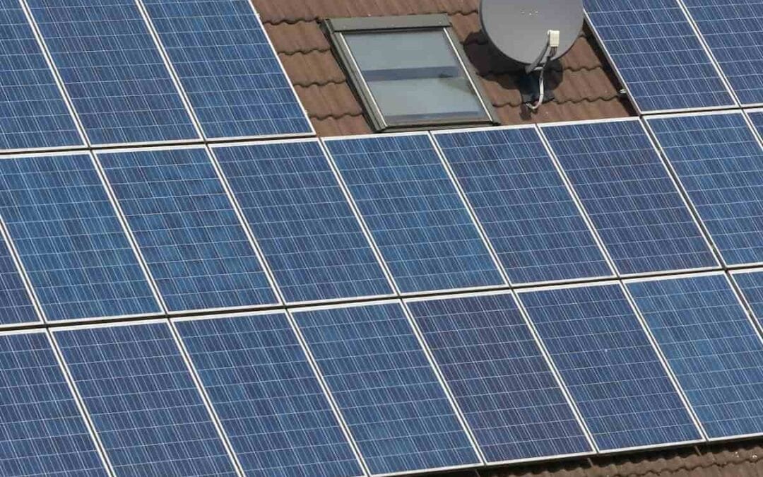 Top 5 Warning Signs Your Solar Panels Need Professional Attention