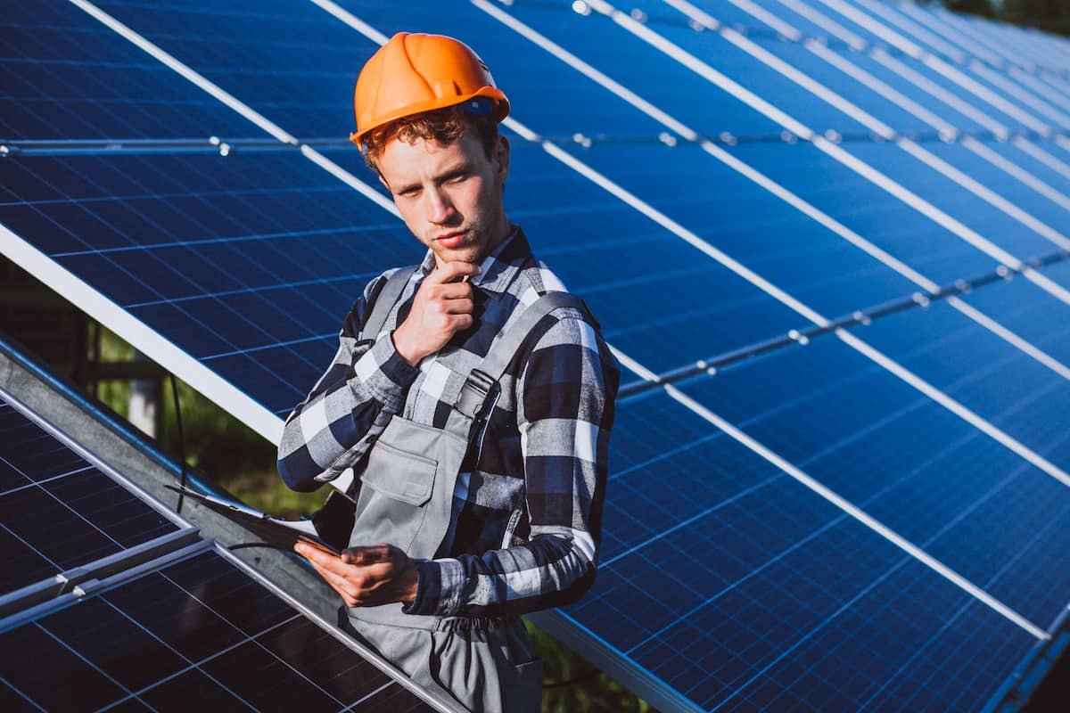 Solar Panel Repair Expert
